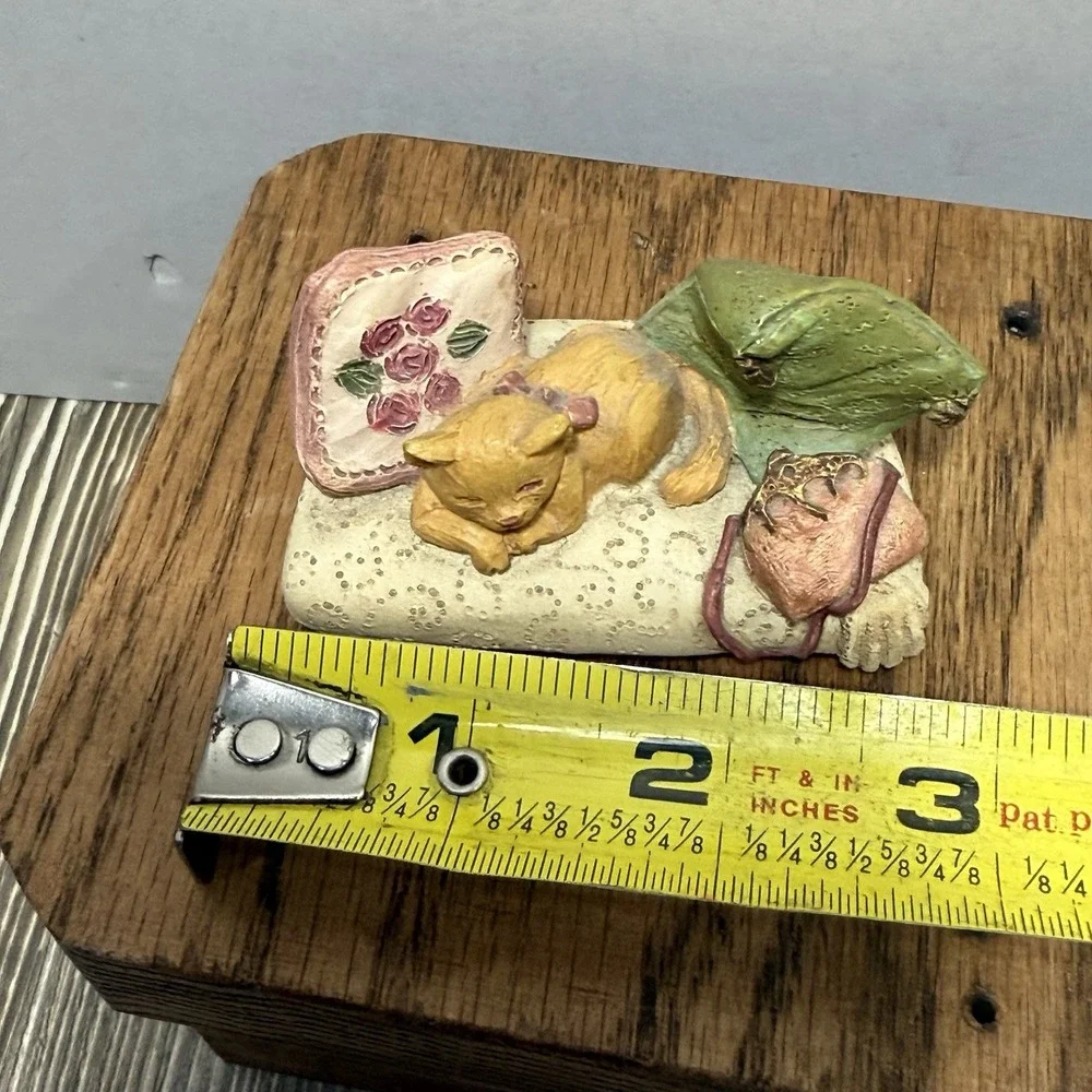 Cat/kitten  Figure Trinket‎ Adorable